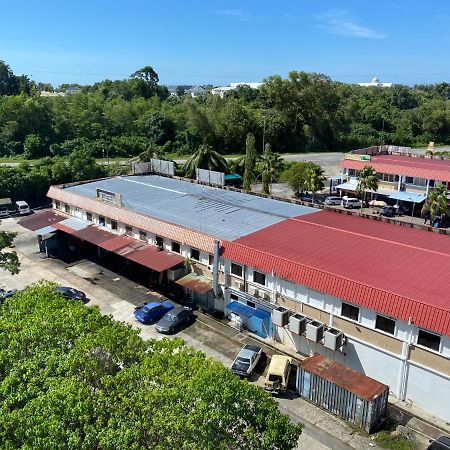 The Lanes Hotel Tutong Екстериор снимка