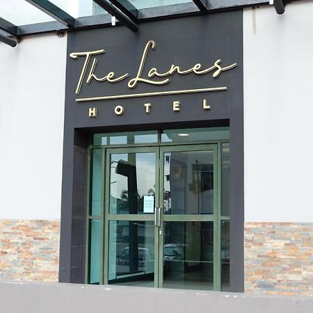 The Lanes Hotel Tutong Екстериор снимка