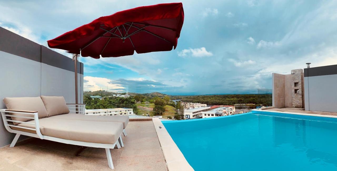 The Lanes Hotel Tutong Екстериор снимка