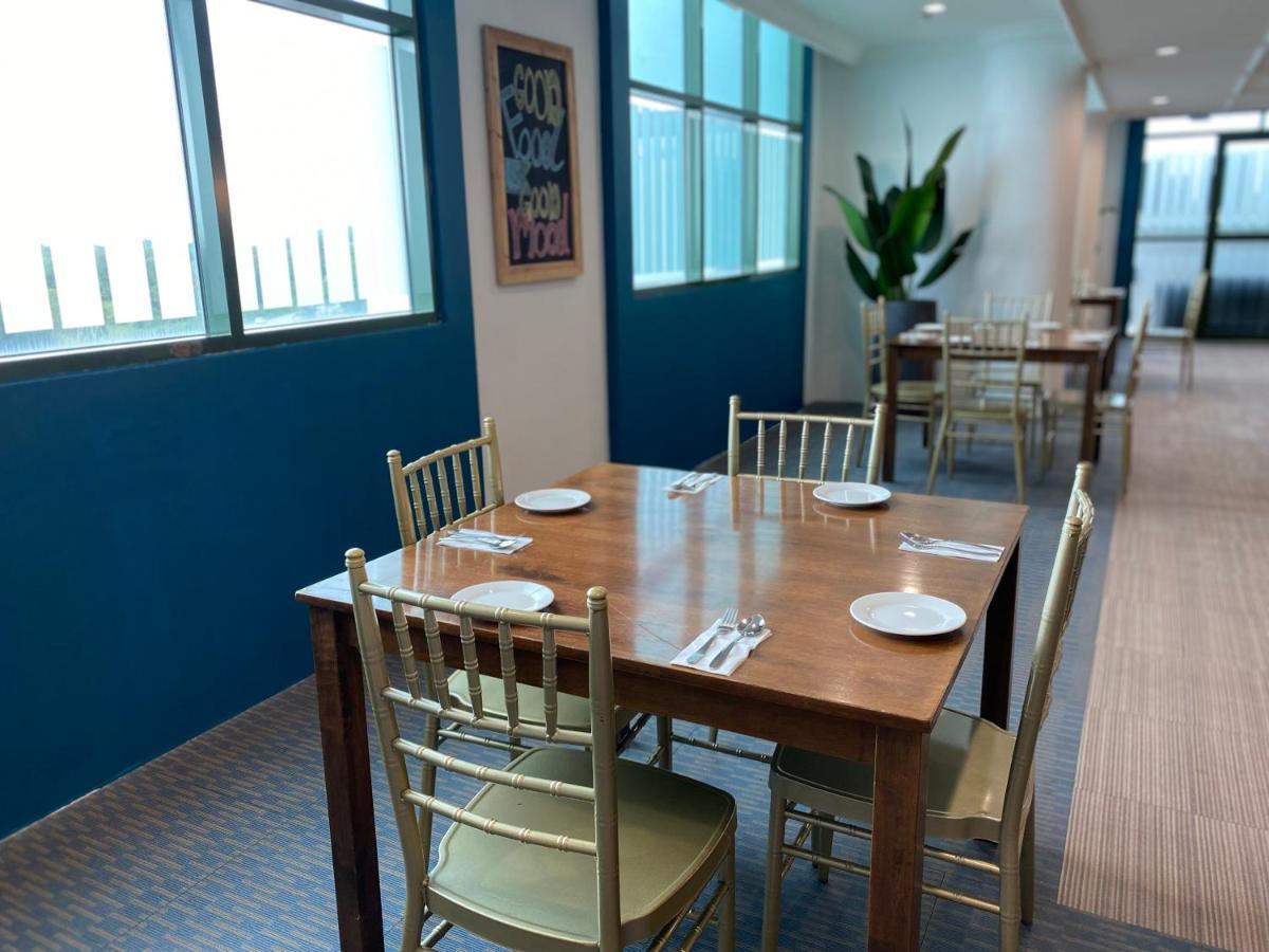 The Lanes Hotel Tutong Екстериор снимка