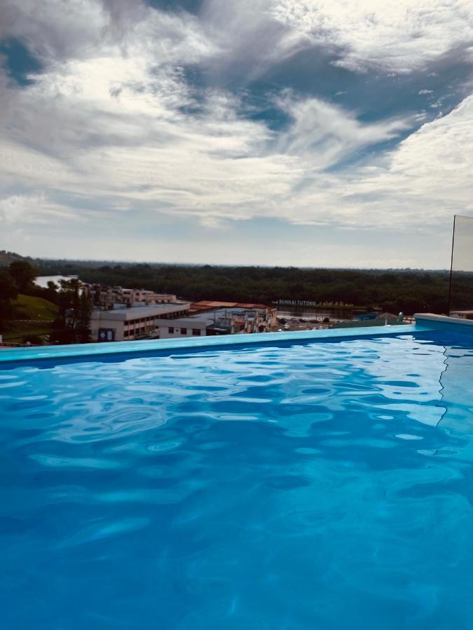 The Lanes Hotel Tutong Екстериор снимка