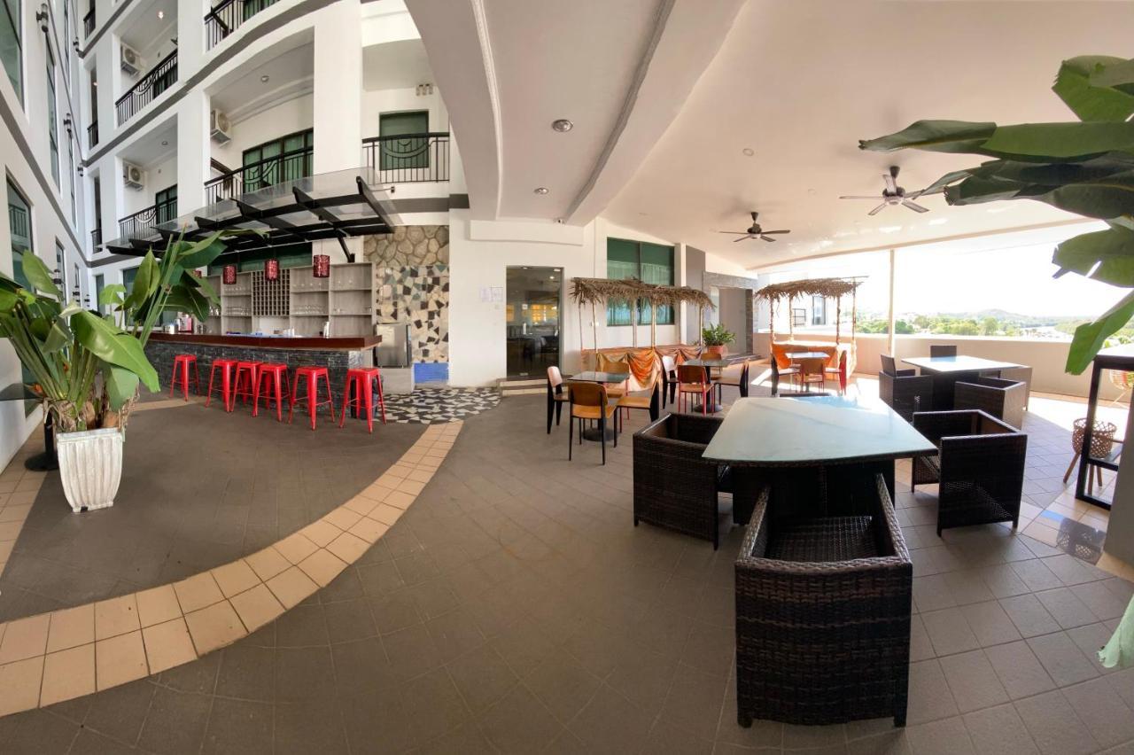 The Lanes Hotel Tutong Екстериор снимка