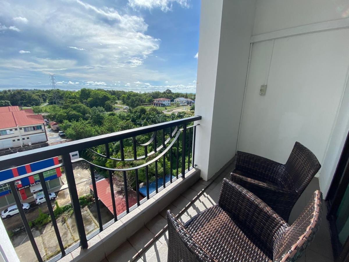 The Lanes Hotel Tutong Екстериор снимка