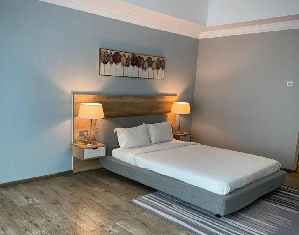 The Lanes Hotel Tutong Екстериор снимка