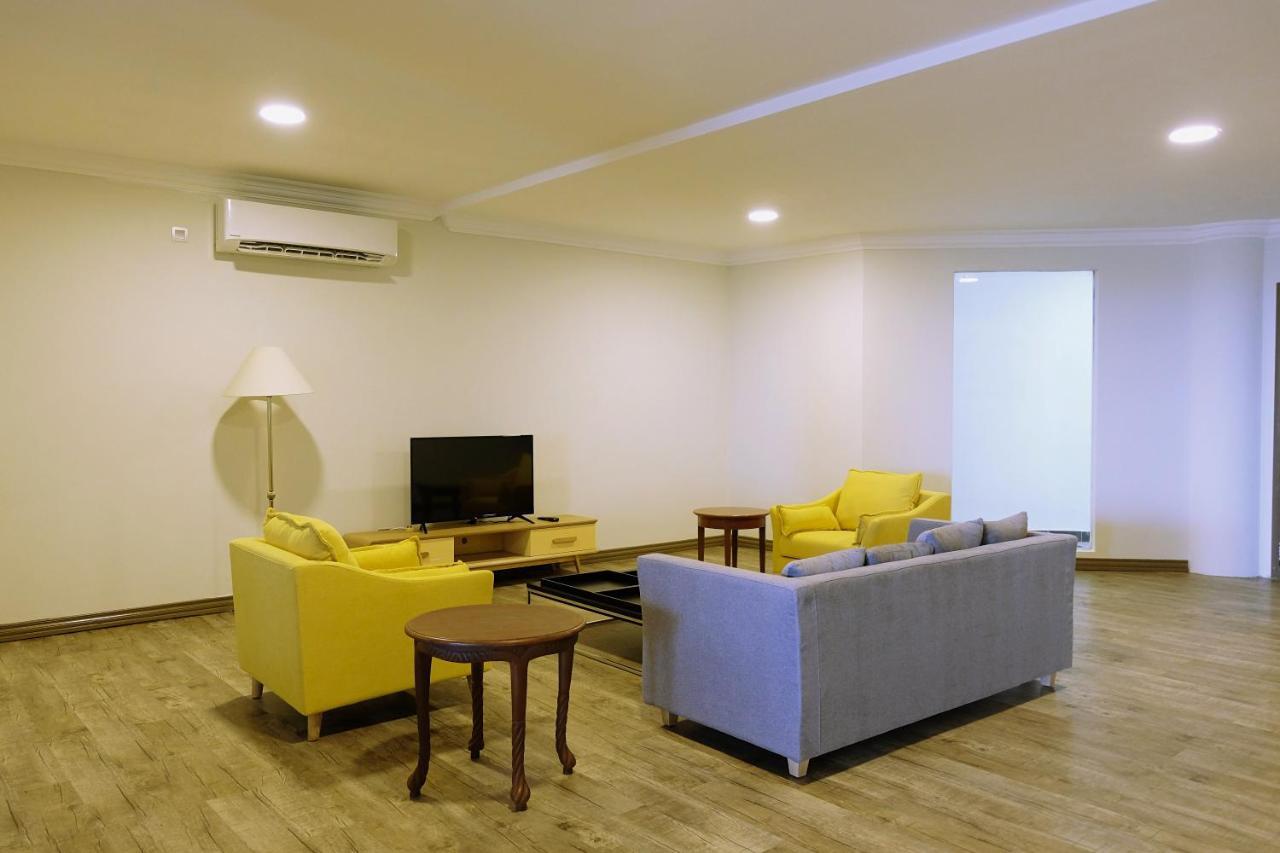The Lanes Hotel Tutong Екстериор снимка