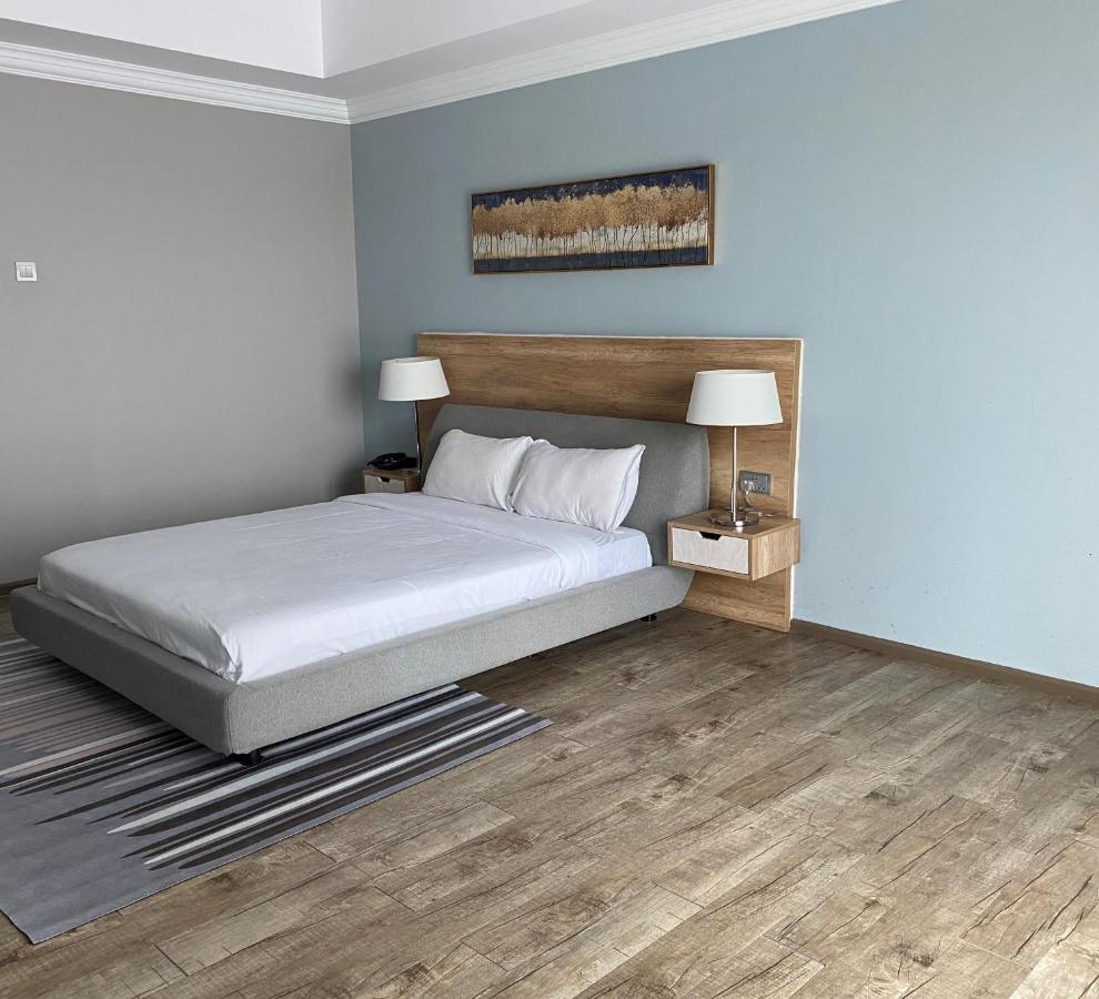 The Lanes Hotel Tutong Екстериор снимка