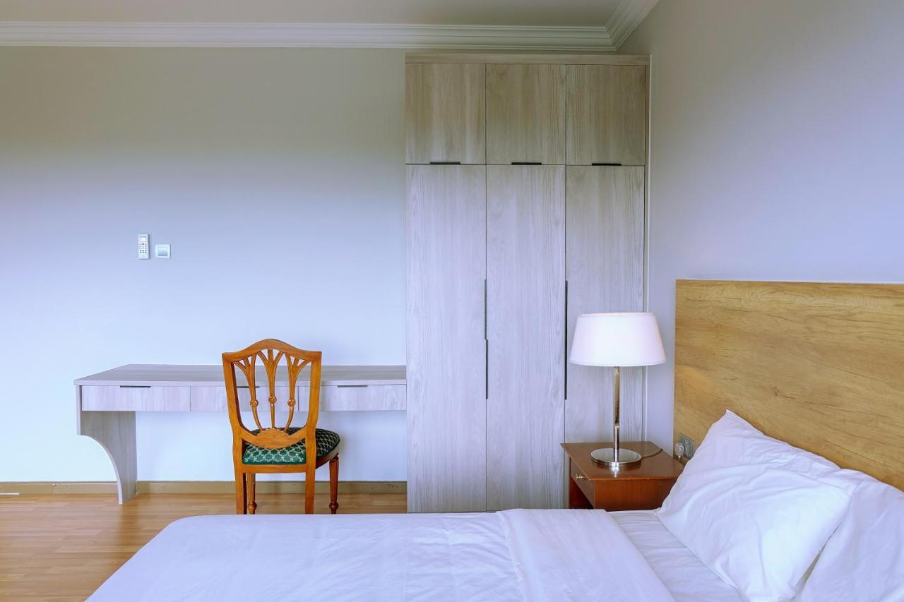 The Lanes Hotel Tutong Екстериор снимка