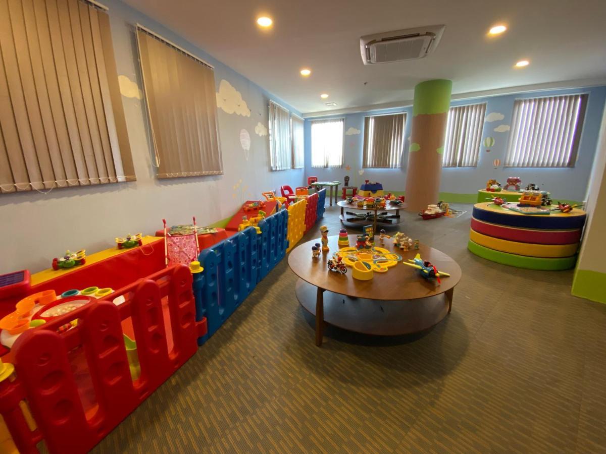 The Lanes Hotel Tutong Екстериор снимка