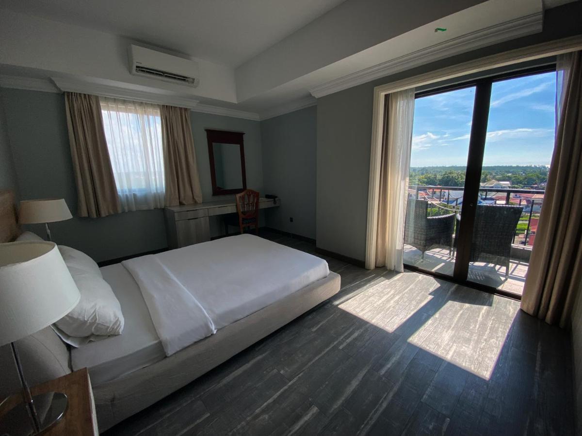 The Lanes Hotel Tutong Екстериор снимка