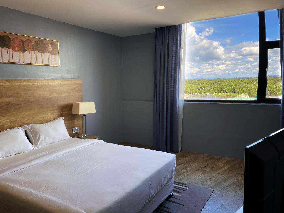 The Lanes Hotel Tutong Екстериор снимка