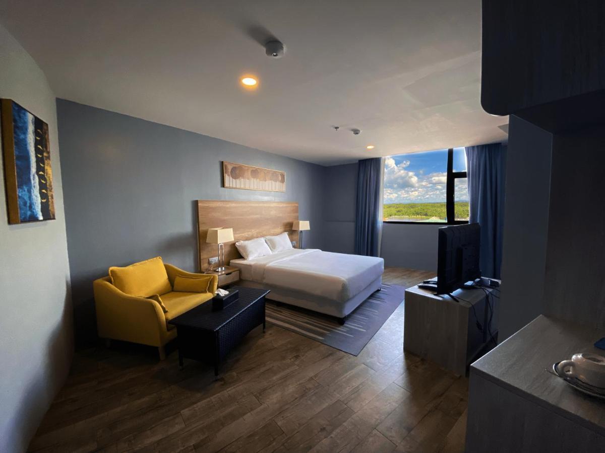 The Lanes Hotel Tutong Екстериор снимка