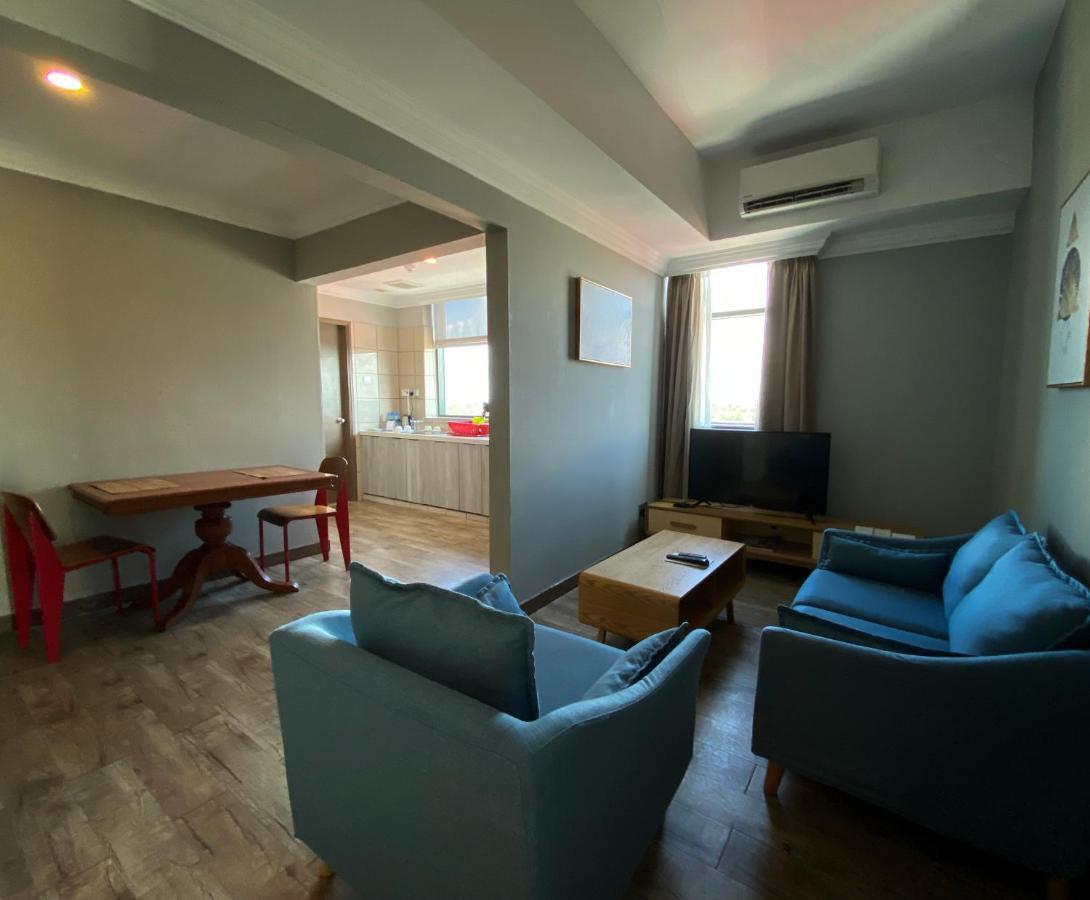 The Lanes Hotel Tutong Екстериор снимка