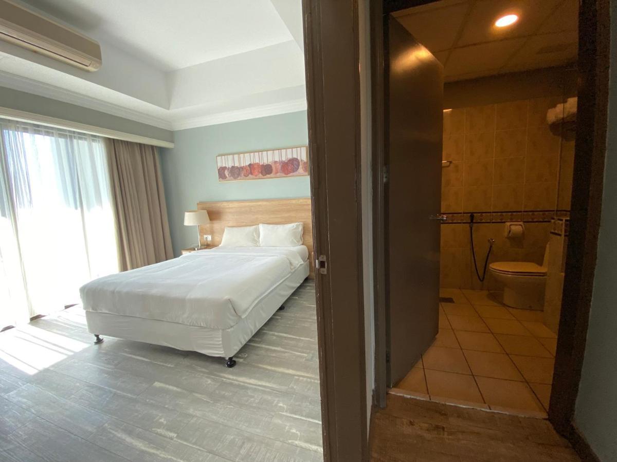 The Lanes Hotel Tutong Екстериор снимка