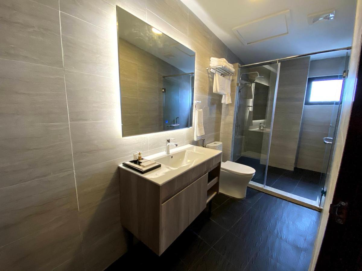 The Lanes Hotel Tutong Екстериор снимка