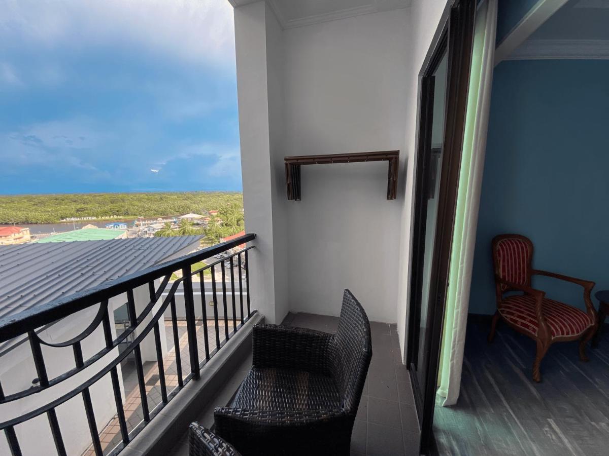 The Lanes Hotel Tutong Екстериор снимка